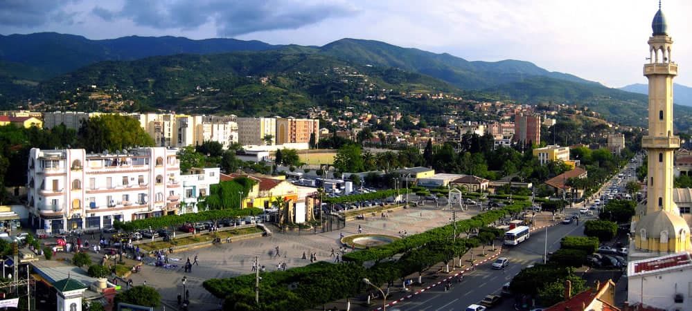 Ville et montagnes autour de Blida